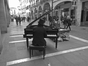 pianista fuori posto 2